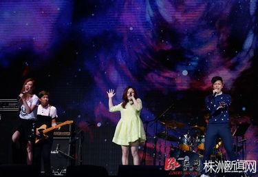 娱乐大爆料唱跳男歌手,揭秘唱跳男歌手的璀璨星途